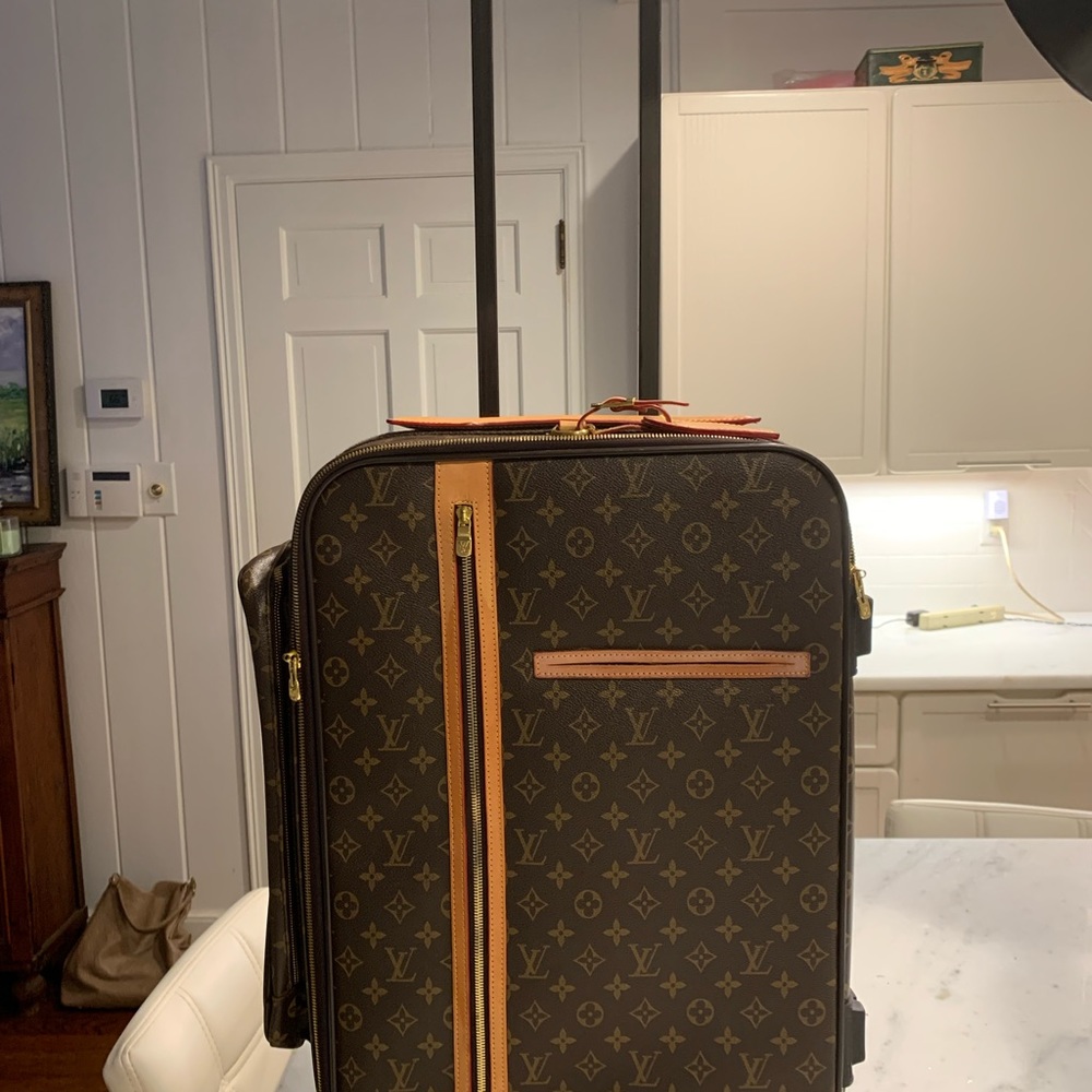 Perfect carry-on travel bag.